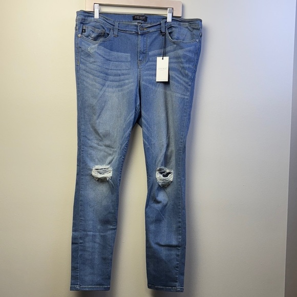 Judy Blue Denim - Judy blue Light Blue Distressed Skinny Jeans. Size 2XL. NWT.